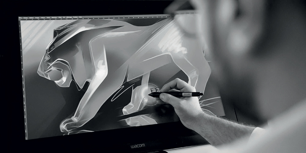 designer dessinant le lion monumental Peugeot
