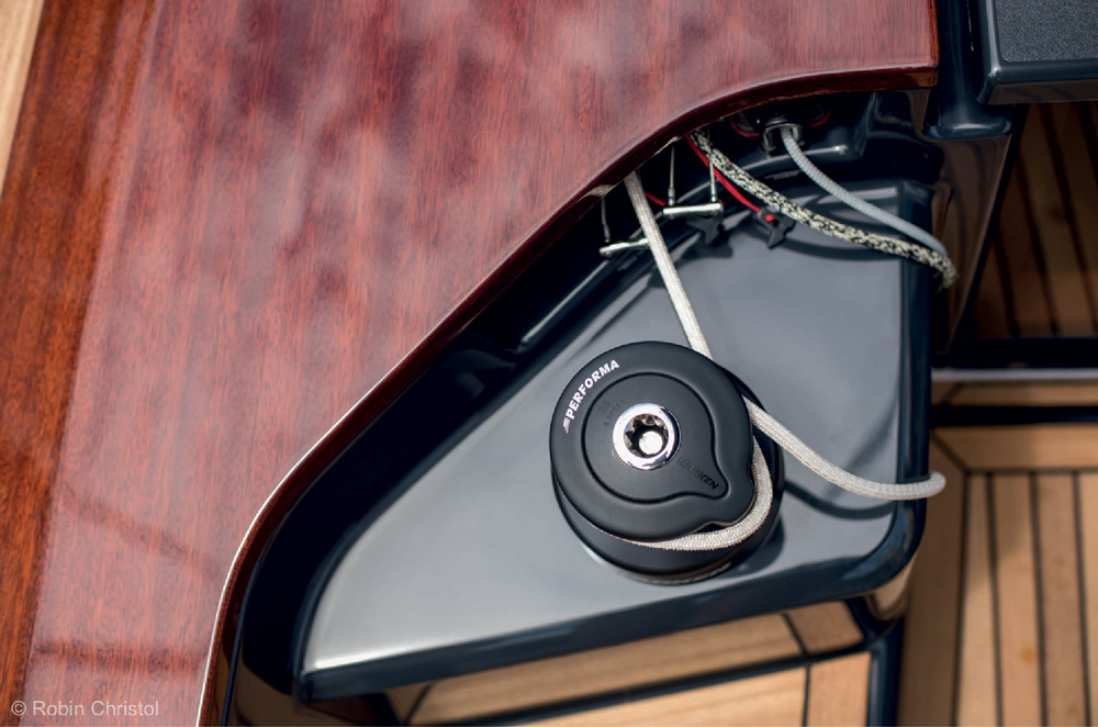 detail of the deck of the tofinou sailboat