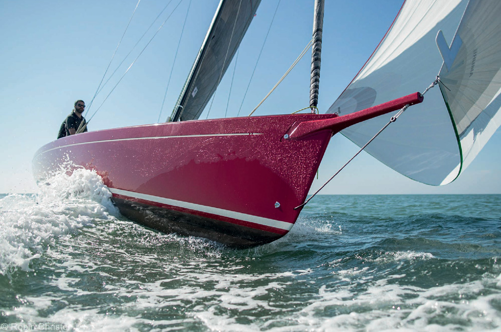 tofinou sailing in the open sea front view